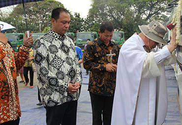 PT Parna Raya Logistik - Pemberkatan Truk 12